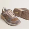 Modelul Dad-Star pentru femei din piele de căprioară lila și plasă, cu stea din piele laminată și bandă la călcâi