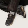Modelul Dad-Star pentru femei din piele naplak neagră și piele cu efect de crăpături, cu stea neagră și bandă aurie pe călcâi
