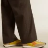 Modelul Marathon pentru bărbați, cu parte superioară din nailon galben și stea portocalie