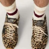 Modelul Marathon Speed pentru bărbați, din piele de ponei bej și negru cu imprimeu leopard, cu stea din piele neagră