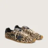 Modelul Marathon Speed pentru femei, din piele de ponei bej și negru cu imprimeu leopard, cu stea din piele neagră