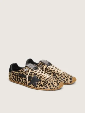 Modelul Marathon Speed pentru femei, din piele de ponei bej și negru cu imprimeu leopard, cu stea din piele neagră