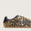 Modelul Marathon Speed pentru femei, din piele de ponei bej și negru cu imprimeu leopard, cu stea din piele neagră