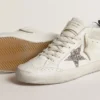 Modelul Mid Star pentru femei, cu stea argintie sclipitoare și bandă laminată neagră la călcâi