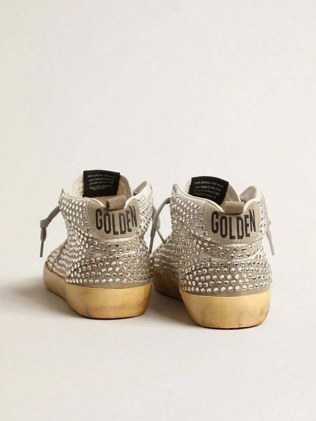 Modelul Mid Star pentru femei, din piele de căprioară albă și gri-porumbel, cu cristale Swarovski