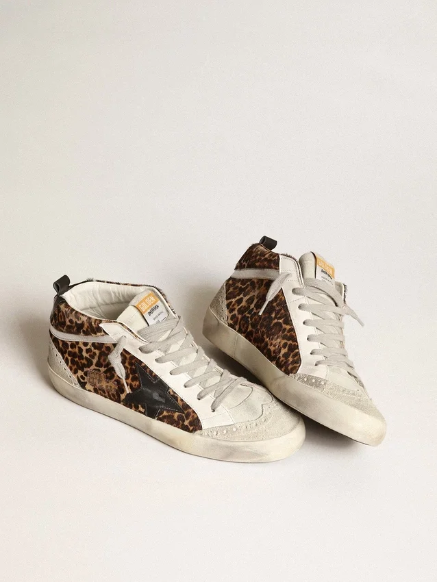 Modelul Mid Star pentru femei din piele de ponei cu imprimeu leopard și stea neagră