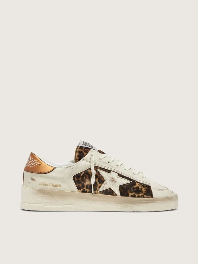 Modelul Stardan pentru femei din piele albă și piele de ponei cu imprimeu leopard, cu stea din piele albă