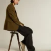 Modelul Stardan pentru femei din piele nappa de culoare ecru, cu stea aurie sclipitoare și bandă pe călcâi
