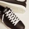 Modelul Starter pentru bărbați din piele, cu stea imprimată pe banda de la călcâi