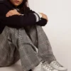 Modelul Super-Star pentru femei, cu bordură argintie strălucitoare și inscripție cu ținte metalice