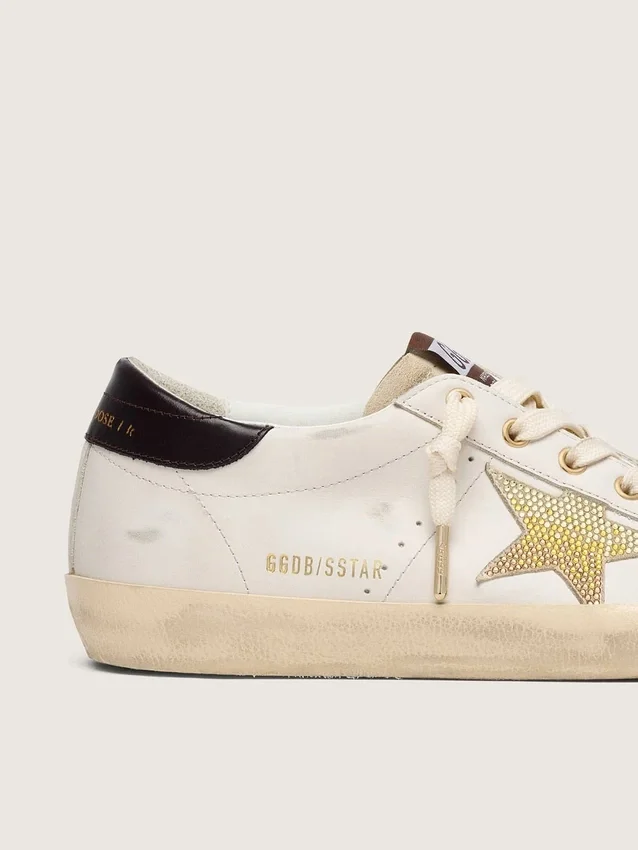 Modelul Super-Star pentru femei din piele albă cu stea Swarovski aurie