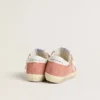 Modelul Super-Star pentru femei din piele de căprioară de culoare coral, cu stea din piele albă și bandă pe călcâi