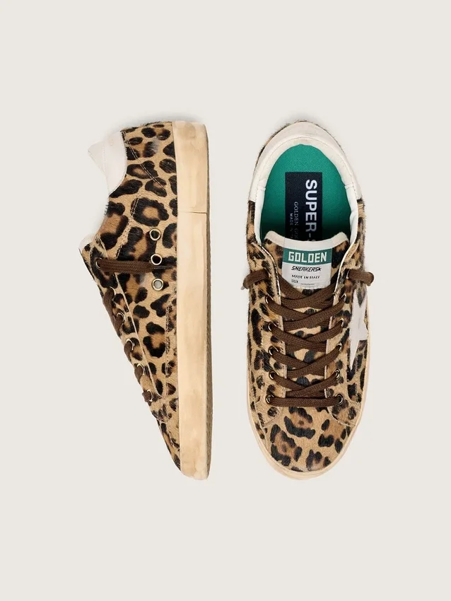 Modelul Super-Star pentru femei din piele de ponei cu imprimeu leopard, cu stea din piele și bandă la călcâi