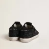 Modelul Super-Star pentru femei din piele de ponei neagră, cu cristale Swarovski negre și stea din piele de căprioară neagră