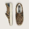 Modelul VCE Penstar pentru bărbați, din piele de ponei cu imprimeu leopard și bandă de piele neagră la călcâi