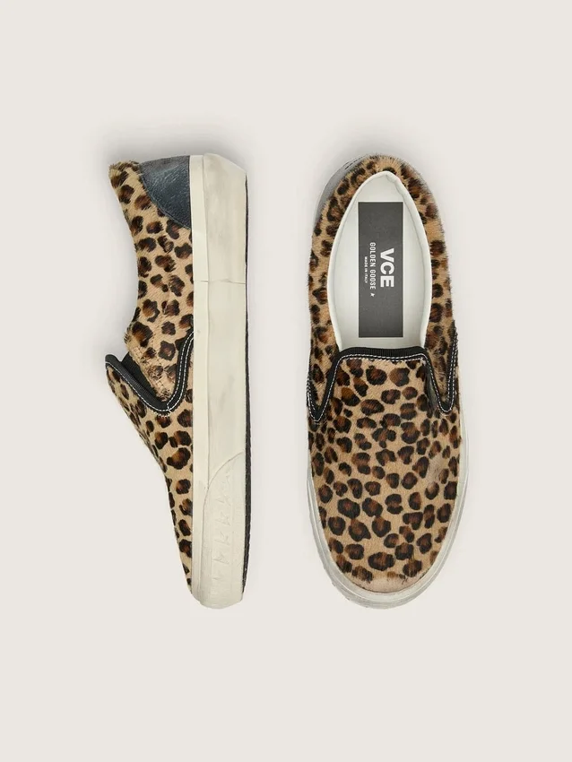 Modelul VCE Penstar pentru bărbați, din piele de ponei cu imprimeu leopard și bandă de piele neagră la călcâi