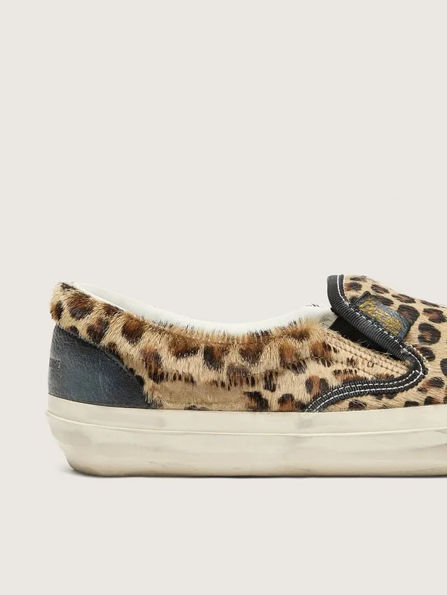 Modelul VCE Penstar pentru bărbați, din piele de ponei cu imprimeu leopard și bandă de piele neagră la călcâi