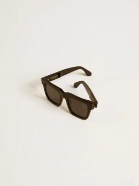 Ochelari de soare Jamie în stil pătrat, cu ramă neagră și logo auriu