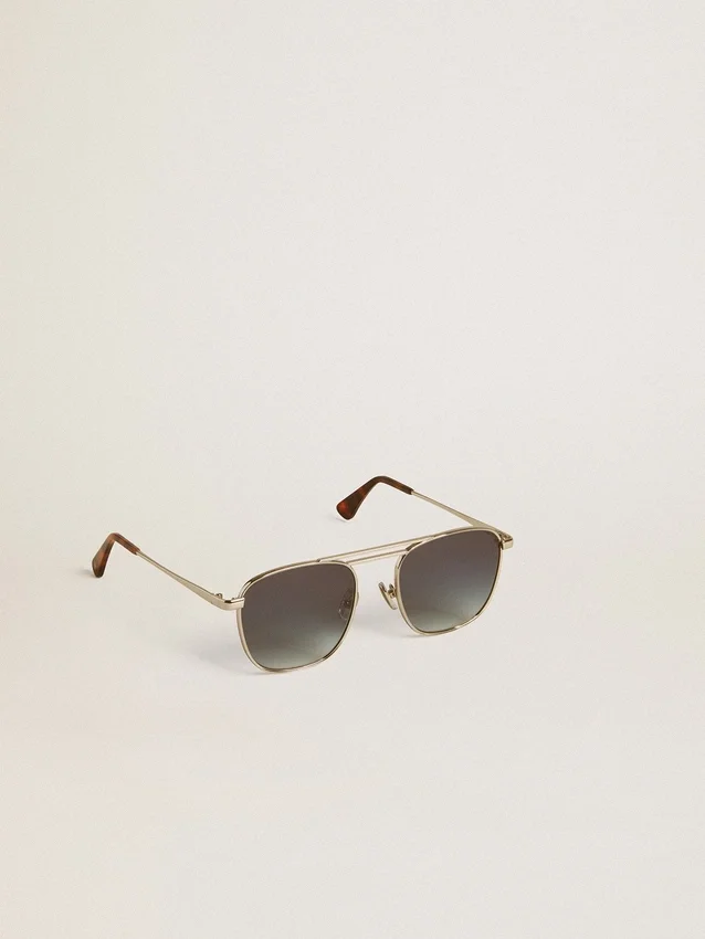 Ochelari de soare în stil aviator, cu ramă argintie și lentile albastre
