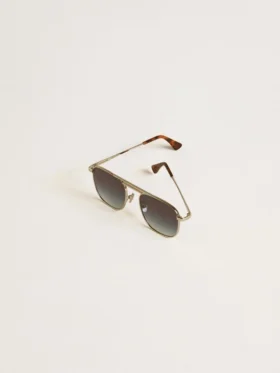 Ochelari de soare în stil aviator, cu ramă argintie și lentile albastre