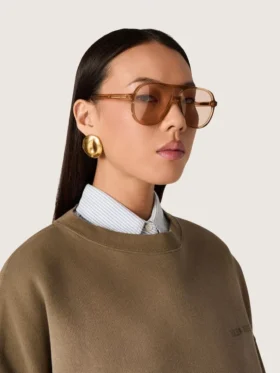Ochelari de soare în stil aviator, cu ramă și lentile de culoarea mierii