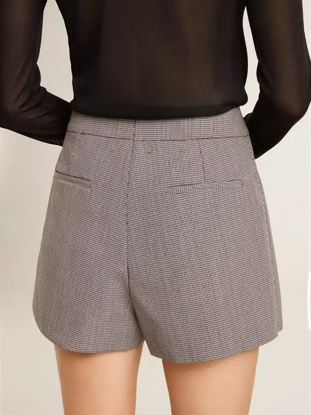 Șorturi mini gri pentru femei din lână cu model în carouri