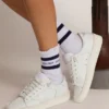 Șosete din bumbac cu finisaje uzate, dungi albastre și logo