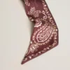 Panglică din mătase twill de culoare burgund cu model paisley