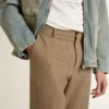 Pantaloni croiți din amestec de in cu model chevron, de culoare nisip