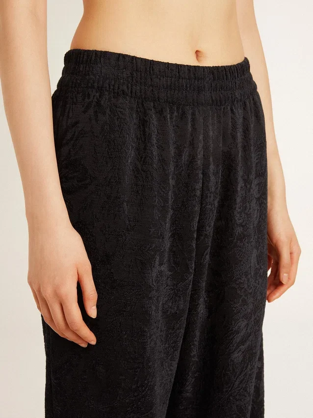 Pantaloni de jogging negri pentru femei, cu imprimeu toile de jouy ton pe ton