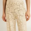 Pantaloni din dantelă transparentă de culoare crem pentru femei