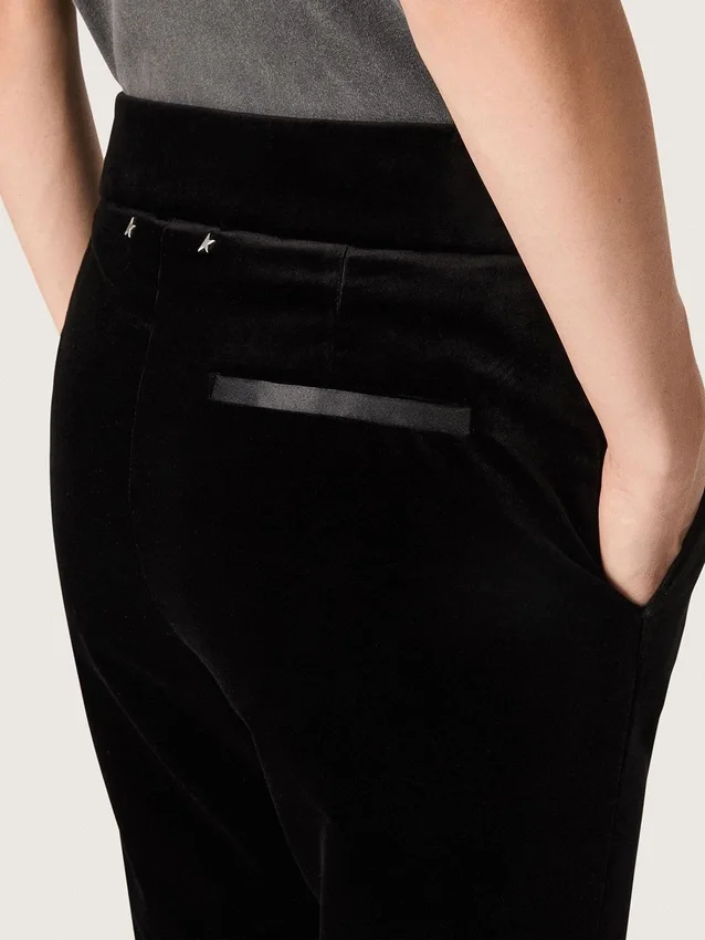 Pantaloni evazați slim-fit pentru femei, din catifea de bumbac neagră