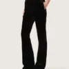Pantaloni evazați slim-fit pentru femei, din catifea de bumbac neagră