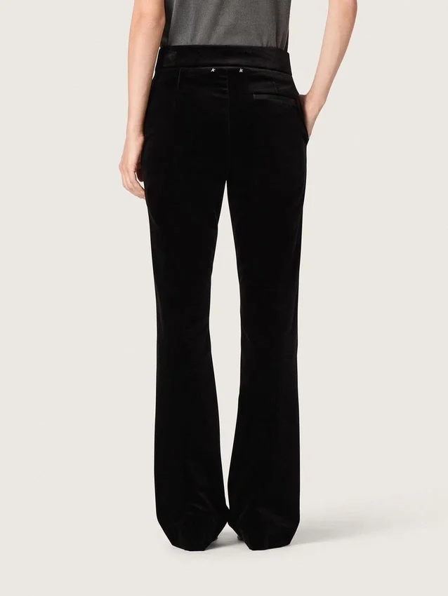 Pantaloni evazați slim-fit pentru femei, din catifea de bumbac neagră