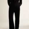 Pantaloni negri pentru bărbați cu efect de catifea