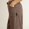 Pantaloni pentru femei din amestec de lână, cu model micro-chevron maro deschis