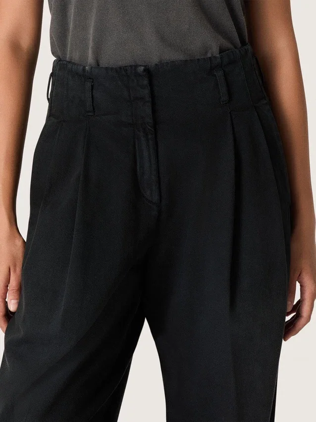 Pantaloni pentru femei din denim negru de bumbac cu finisaj uzat