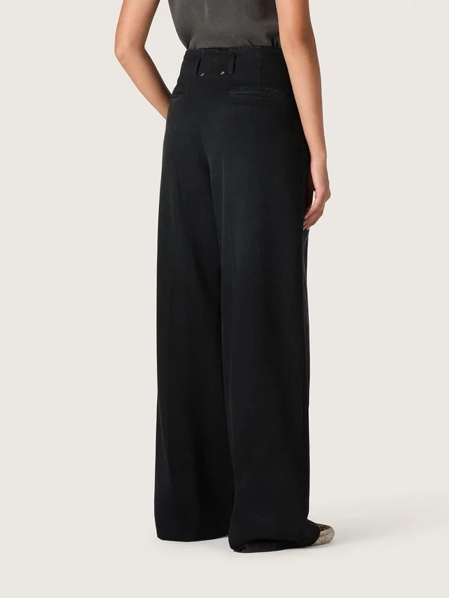 Pantaloni pentru femei din denim negru de bumbac cu finisaj uzat