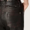 Pantaloni pentru femei din piele nappa de culoare burgund închis, cu finisaj vintage