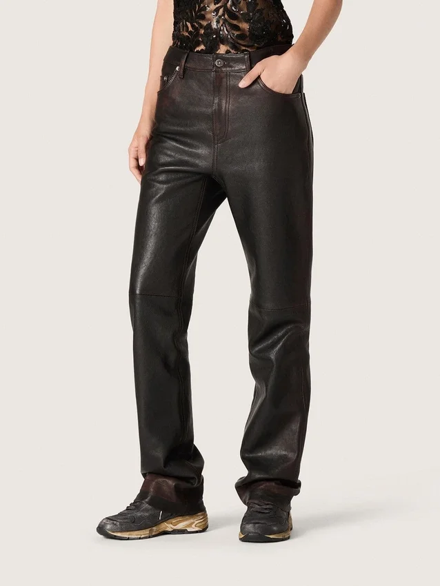 Pantaloni pentru femei din piele nappa de culoare burgund închis, cu finisaj vintage