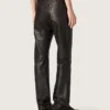 Pantaloni pentru femei din piele nappa de culoare burgund închis, cu finisaj vintage