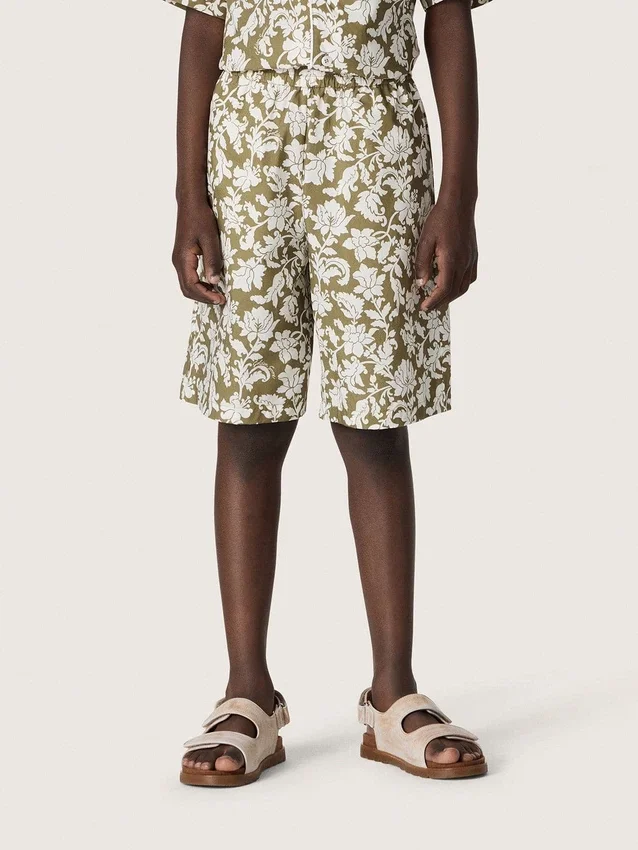 Pantaloni scurți din pânză de bumbac pentru băieți Journey, cu imprimeu floral verde și alb