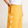 Pantaloni scurți galben muștar pentru băieți