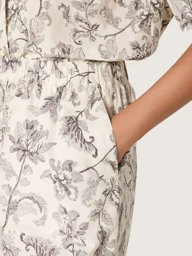 Pantaloni scurți pentru femei din poplin de bumbac alb-negru cu imprimeu floral