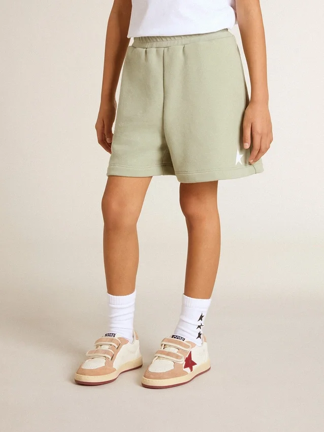 Pantaloni scurți verde deschis cu stea albă