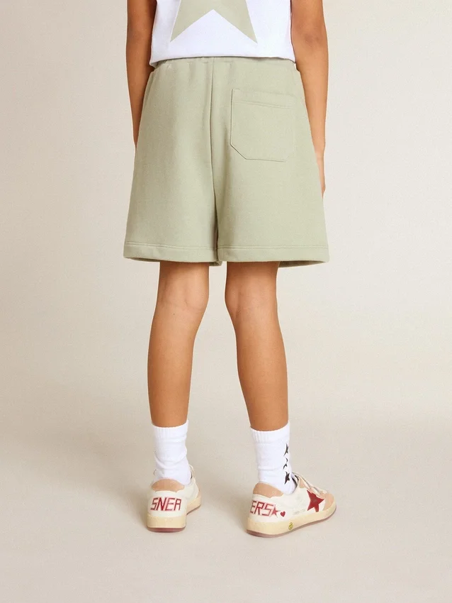 Pantaloni scurți verde deschis cu stea albă