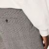 Pantaloni slim fit pentru bărbați, cu model Prince of Wales în carouri gri
