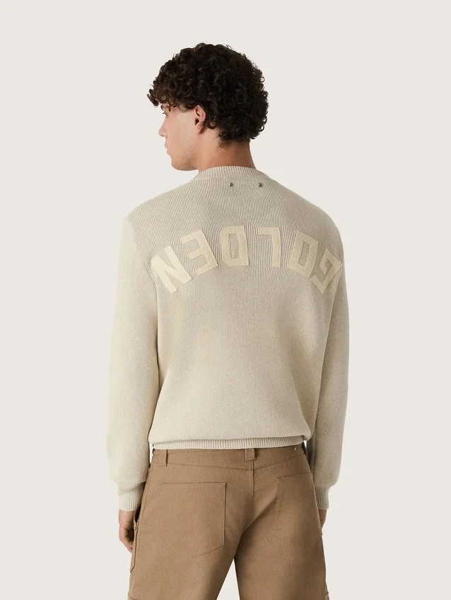 Pulover unisex cu guler rotund din bumbac bej, cu patch pe partea din față și logo pe spate
