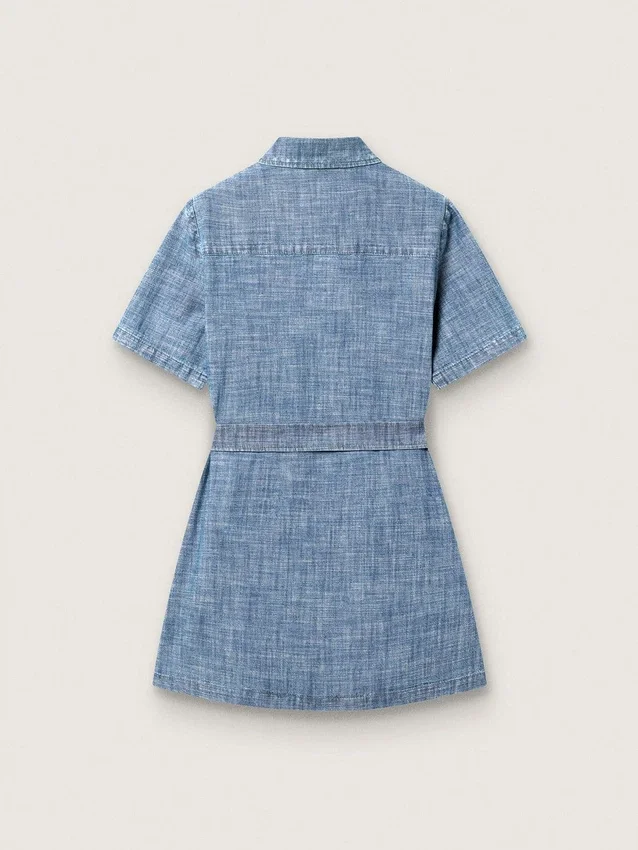 Rochie-cămașă cu mâneci scurte pentru fete „Journey”, din bumbac chambray albastru deschis, cu aplică brodată
