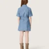 Rochie-cămașă cu mâneci scurte pentru fete „Journey”, din bumbac chambray albastru deschis, cu aplică brodată